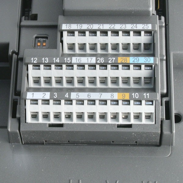 Photo of Siemens Micromaster 440 11kW/15kW 400V 3ph AC Inverter Drive, DBr, Unfiltered